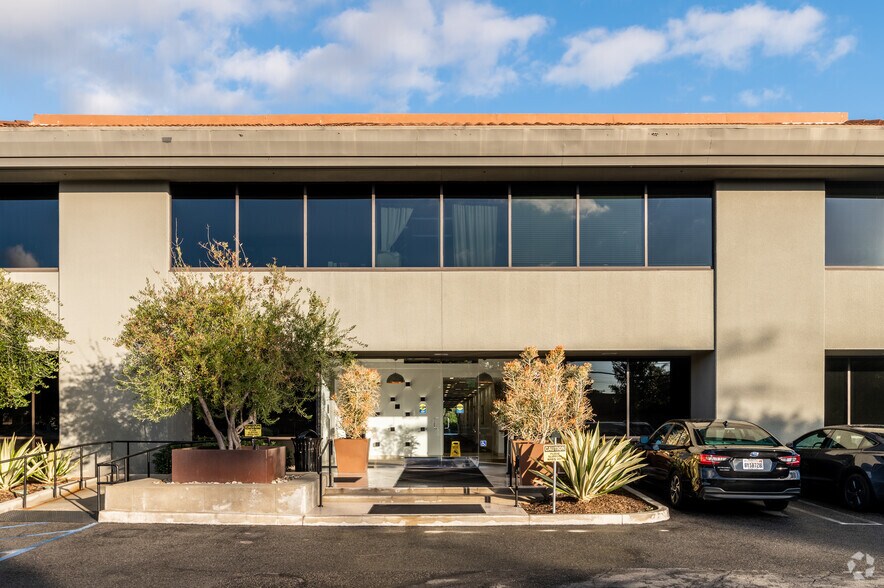More Photos Of 2755 Bristol St, Costa Mesa Office For Lease
