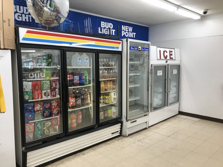 More Photos Of 524 S Main St, Newkirk Service Station For Sale