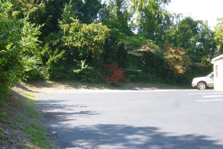 More Photos Of 1209 Wilcox Expy, Kingsport Healthcare For Lease