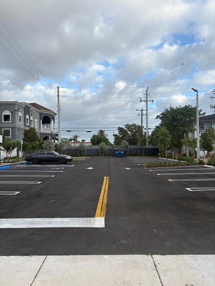 More Photos Of 2215 N Federal Hwy, Hollywood Restaurant For Lease
