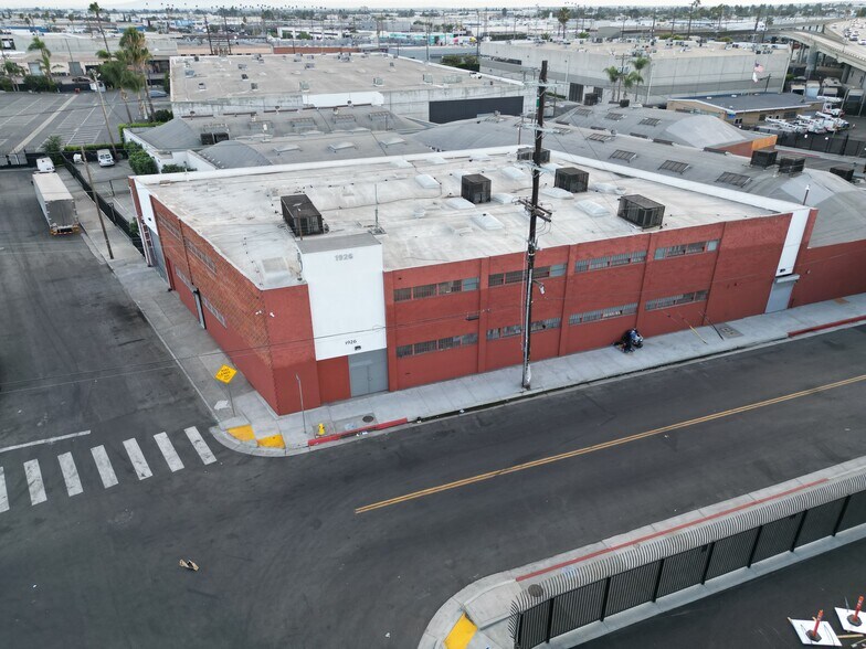 More Photos Of 1926 E 14th St, Los Angeles Warehouse For Lease