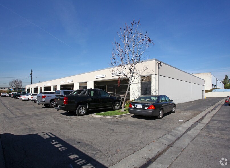 Primary Photo Of 11823 Slauson Ave, Santa Fe Springs Light Distribution For Lease