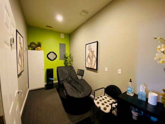 More Photos Of 1552 Natchez Dr, Festus Medical For Lease