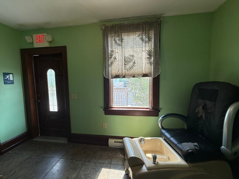 More Photos Of 40 Hockersville Rd, Hershey Freestanding For Sale