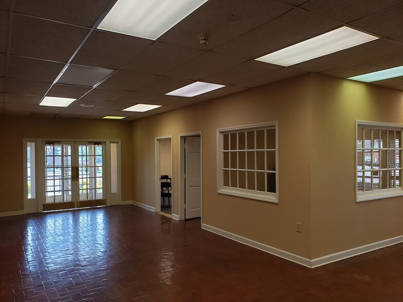 More Photos Of 201 Monroe St, Carthage Bank For Lease