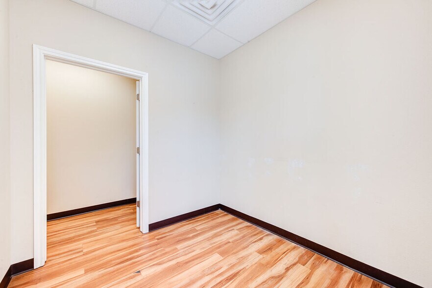 More Photos Of 5820 66th St, Lubbock Storefront Retail Office For Sale