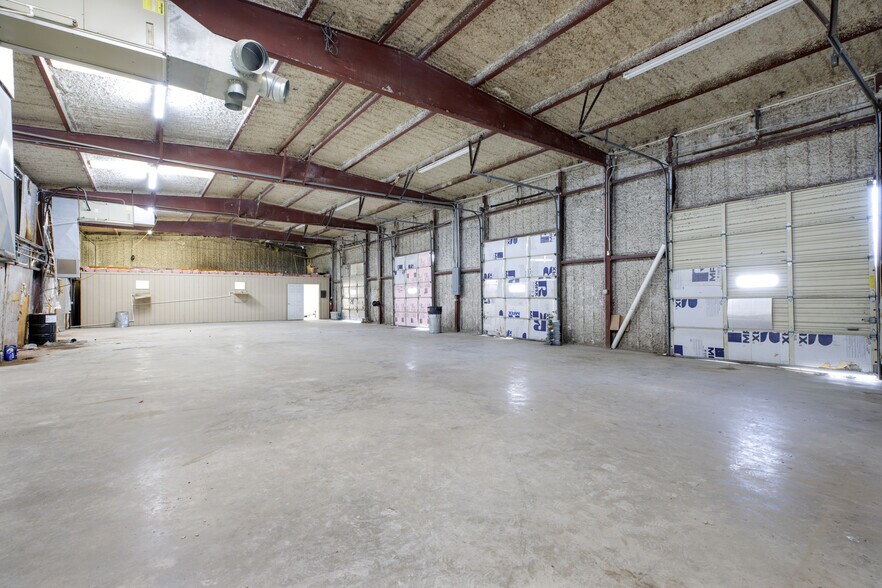 More Photos Of 31 Steel Rd, Wylie Manufacturing For Lease