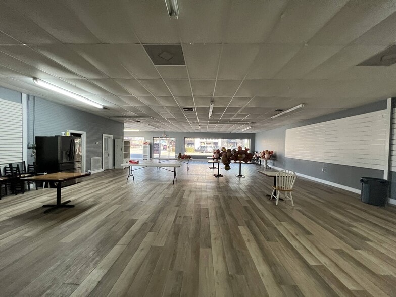 More Photos Of 111 W Ridgeley St, Atmore Storefront For Sale