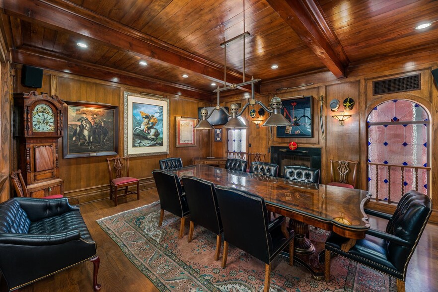 More Photos Of 8752 Holloway Dr, West Hollywood Office For Sale