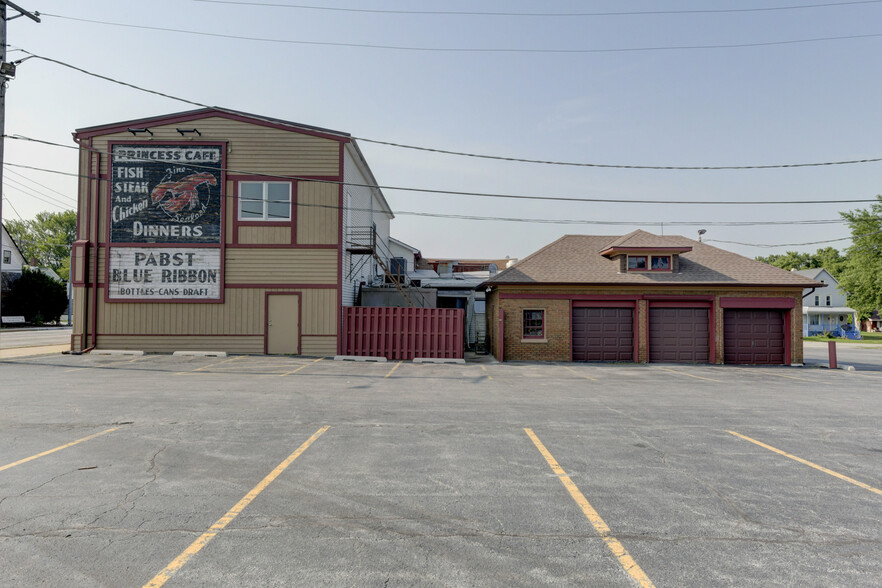 Primary Photo Of 502 Dixie Hwy, Beecher Restaurant For Sale