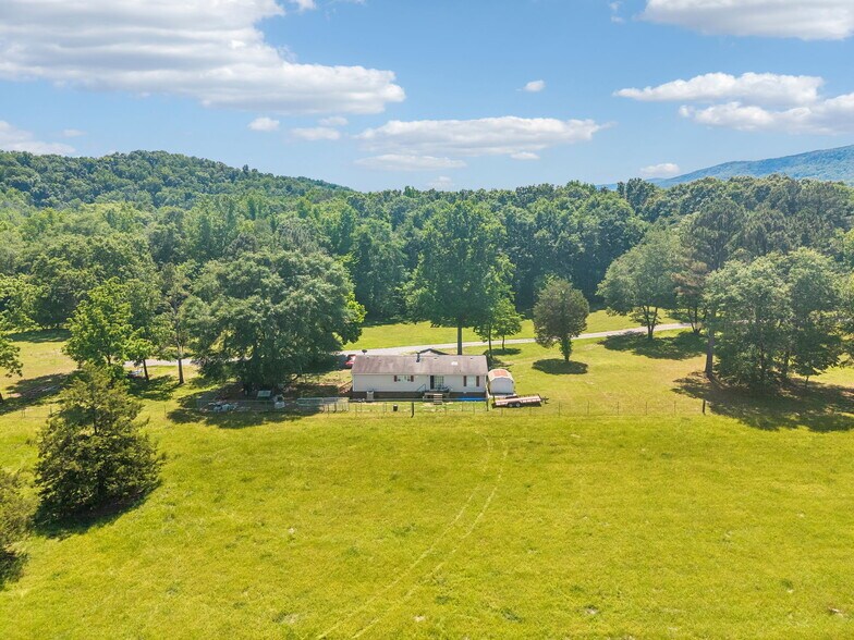 More Photos Of 49 Cutting Edge Ln, Dunlap Freestanding For Sale