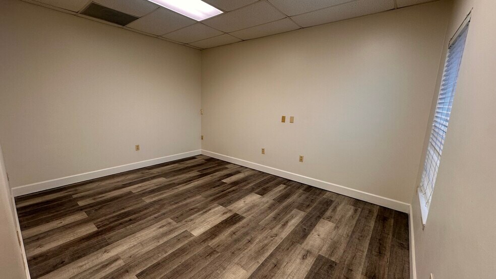 More Photos Of 1544 W 2nd St, Gulf Shores Office For Lease