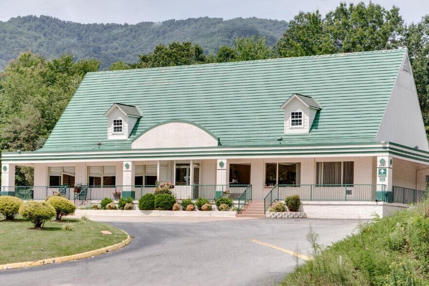 More Photos Of 2551 Smokey Park Hwy, Candler Hotel For Sale
