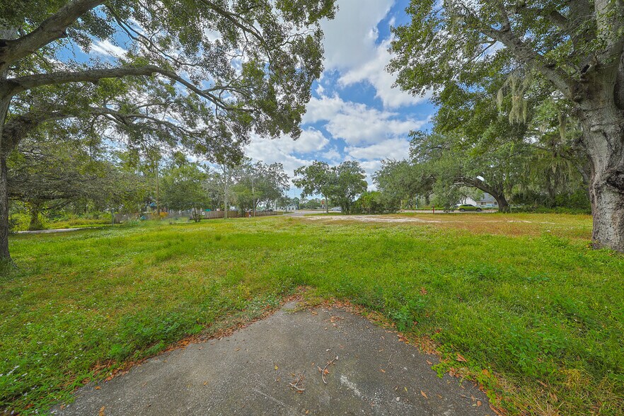 More Photos Of 370 Morrison Rd, Brandon Land For Lease