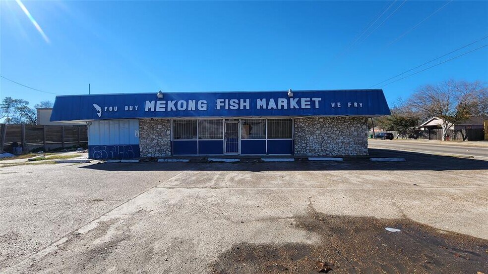 More Photos Of 7617 Jensen Dr, Houston General Retail For Sale