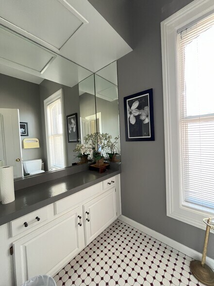 More Photos Of 824 E St, San Rafael Office For Lease