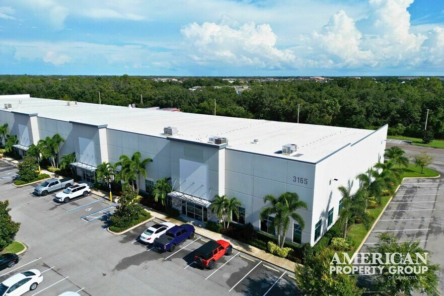 More Photos Of 3165 Lakewood Ranch Blvd, Bradenton Warehouse For Lease