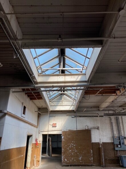 More Photos Of 5041-5047 N Western Ave, Chicago Flex For Lease