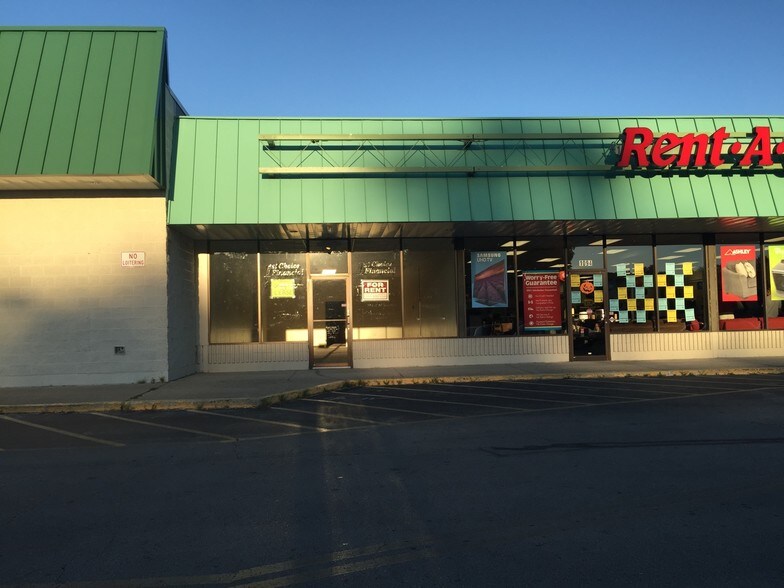 More Photos Of 1088-1100 N High St, Hillsboro General Retail For Lease