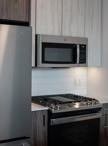 More Photos Of 161 N May St, Chicago Apartments For Lease