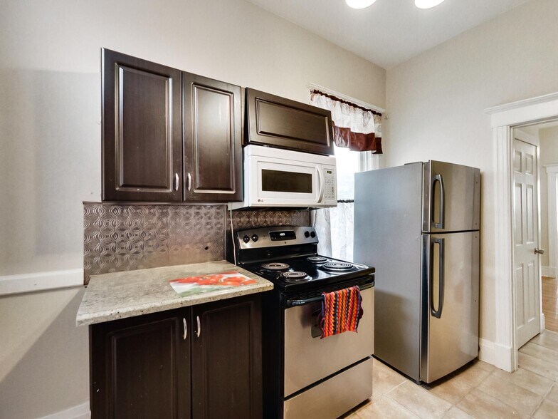 More Photos Of 443 Wentworth St N, Hamilton Storefront Retail Residential For Sale