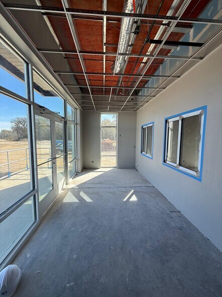 More Photos Of 115 Parkway Dr, Rincon Unknown For Lease