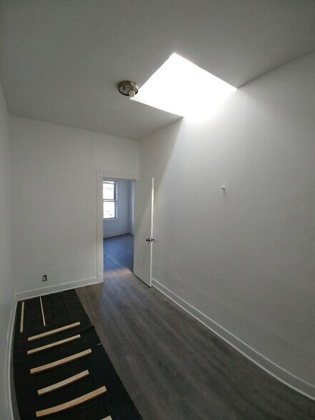 More Photos Of 266 Jamaica Ave, Brooklyn Storefront Retail Residential For Lease