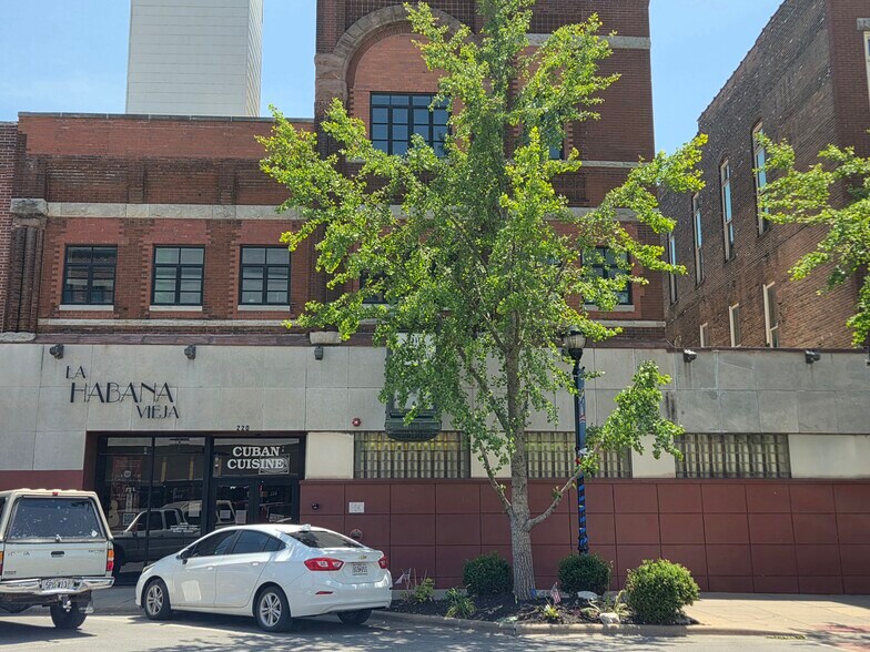 More Photos Of 220 E Commercial St, Springfield Office For Sale