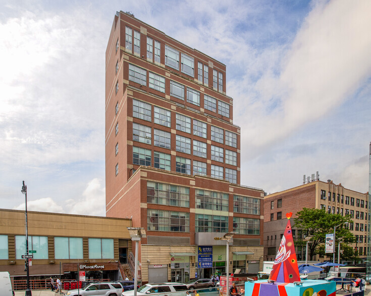 Primary Photo Of 136-21 Roosevelt Ave, Flushing, NY 11354-5655, Flushing Office For Lease