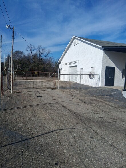 More Photos Of 4453 Broadway, Macon-Bibb Distribution For Lease