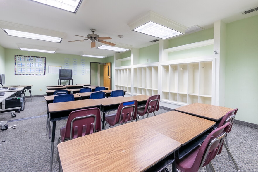 More Photos Of 6409 W Poly Webb Rd, Arlington Schools For Sale