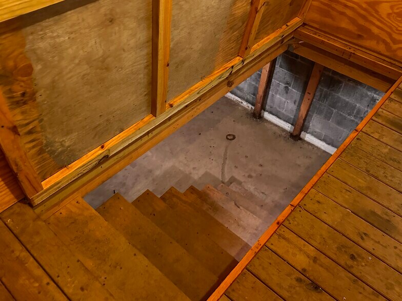 More Photos Of 522A S Main St, Broadway Flex For Sale