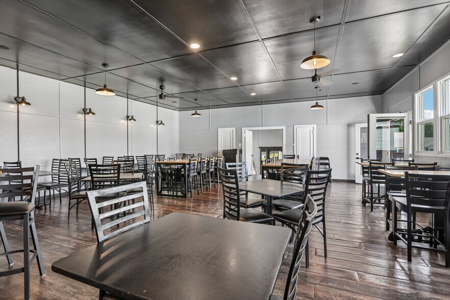 More Photos Of 206 W Spruce St, Gillespie Religious Facility For Sale
