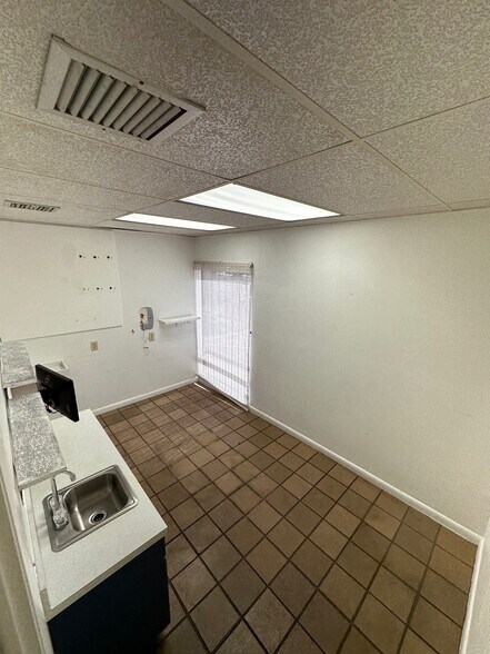 More Photos Of 923 Del Prado Blvd S, Cape Coral Medical For Lease