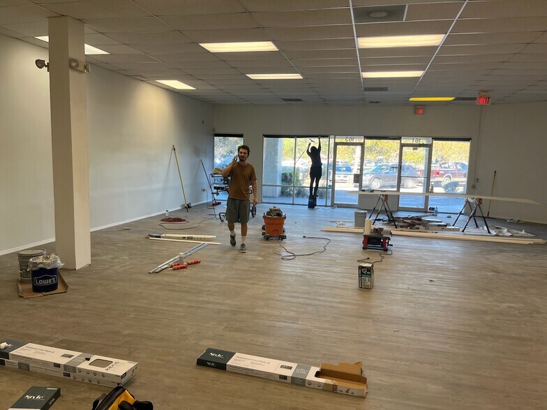 More Photos Of 123-195 E Bloomingdale Ave, Brandon Unknown For Lease