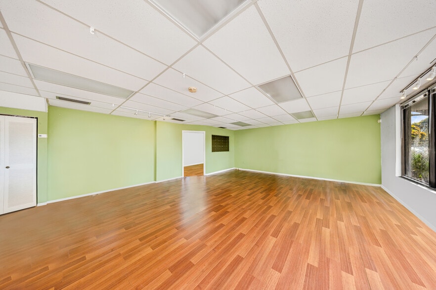 More Photos Of 1235 SW 22nd St, Miami Office For Lease