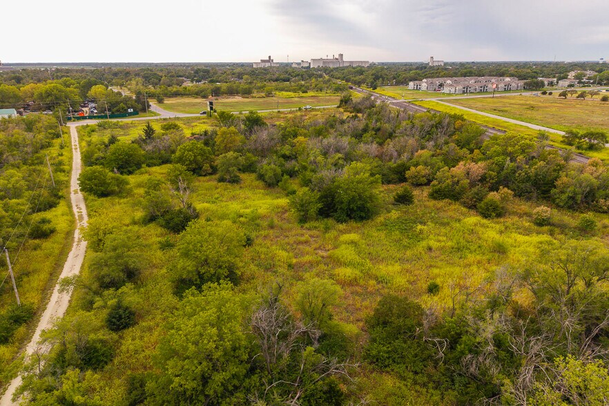 More Photos Of 2000 E 11th Ave, Hutchinson Land For Sale