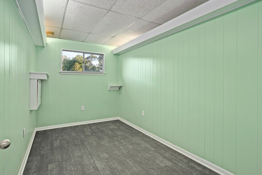 More Photos Of 130 N Main St, Petal Medical For Sale