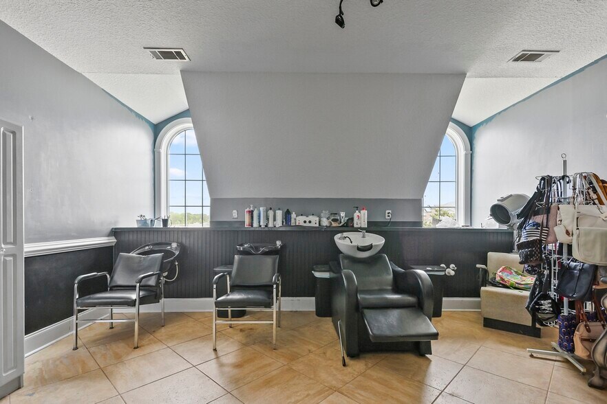 More Photos Of 201 Business Park Dr, Rincon Office For Sale