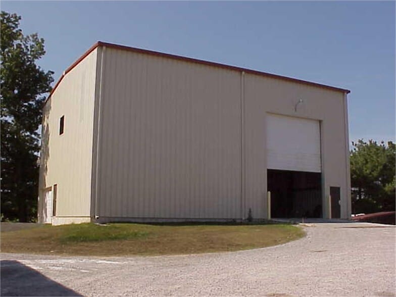 More Photos Of 3054 E Division Rd, Monticello Warehouse For Sale