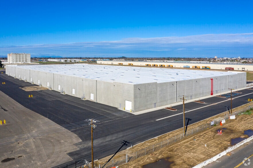 Primary Photo Of 1225 E Whitmore Ave, Modesto Warehouse For Lease