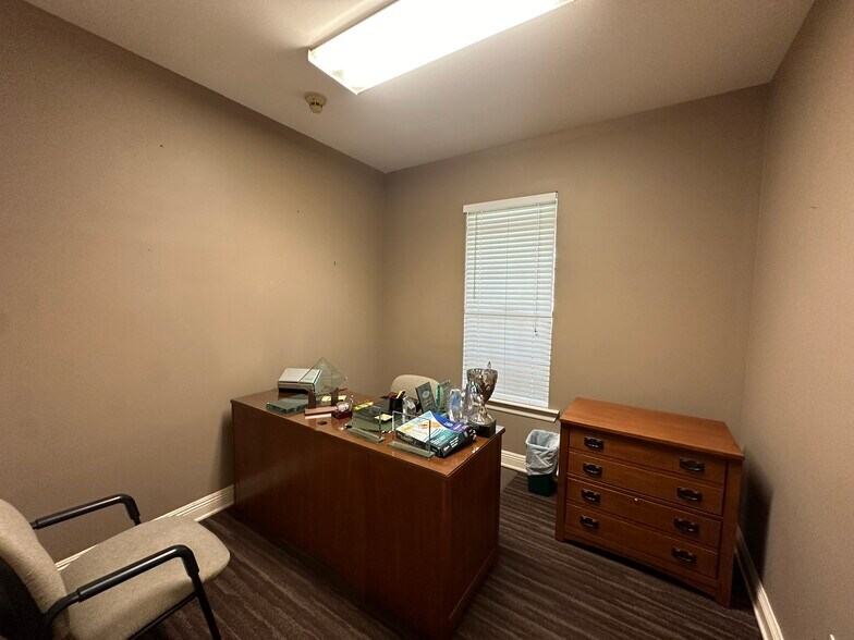 More Photos Of 12320 Burnside ave, Gonzales Office For Sale