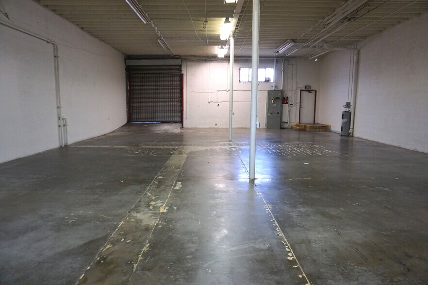 More Photos Of 931 E 14th St, Los Angeles Light Distribution For Lease