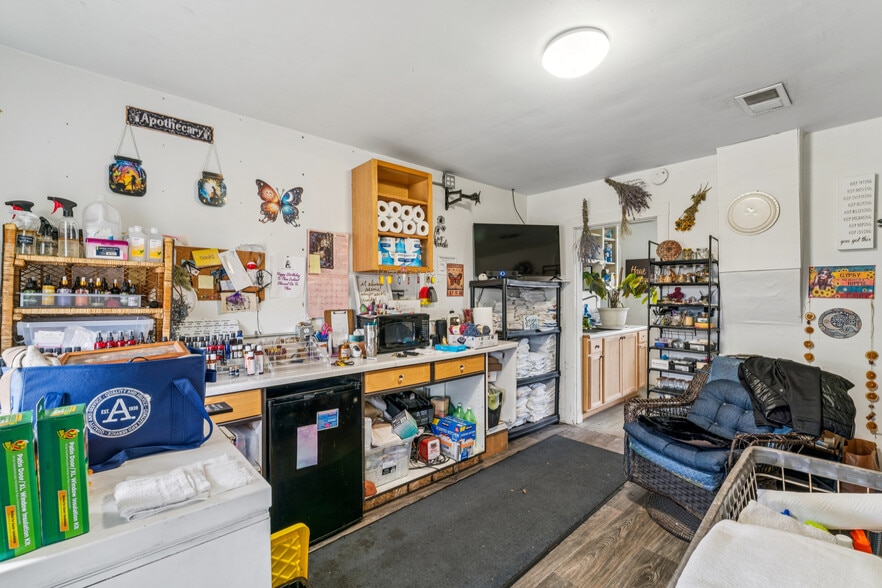 More Photos Of 110 Washington St, Huntington Hospitality For Sale