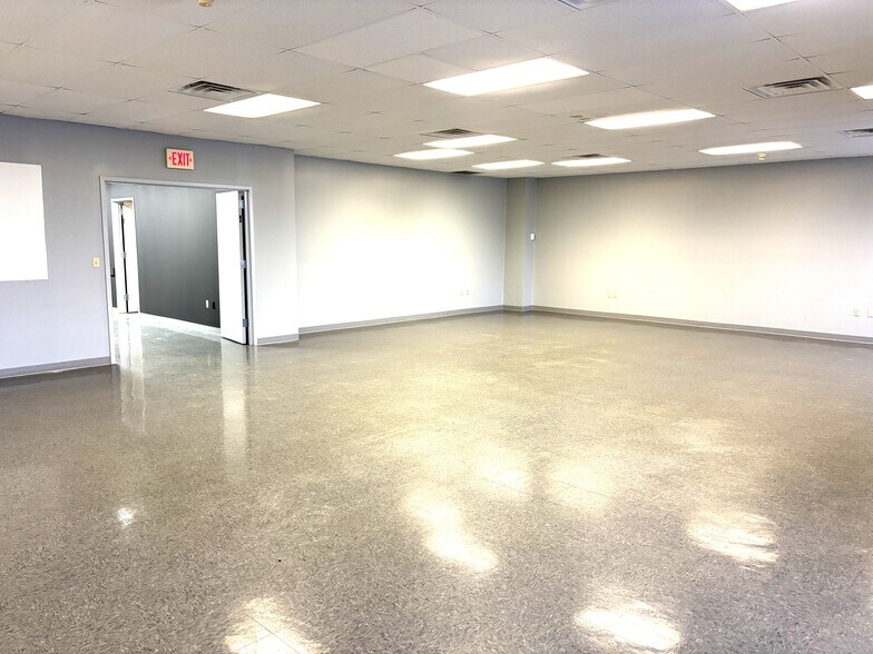 More Photos Of 225 N High St, Muncie Office For Sale