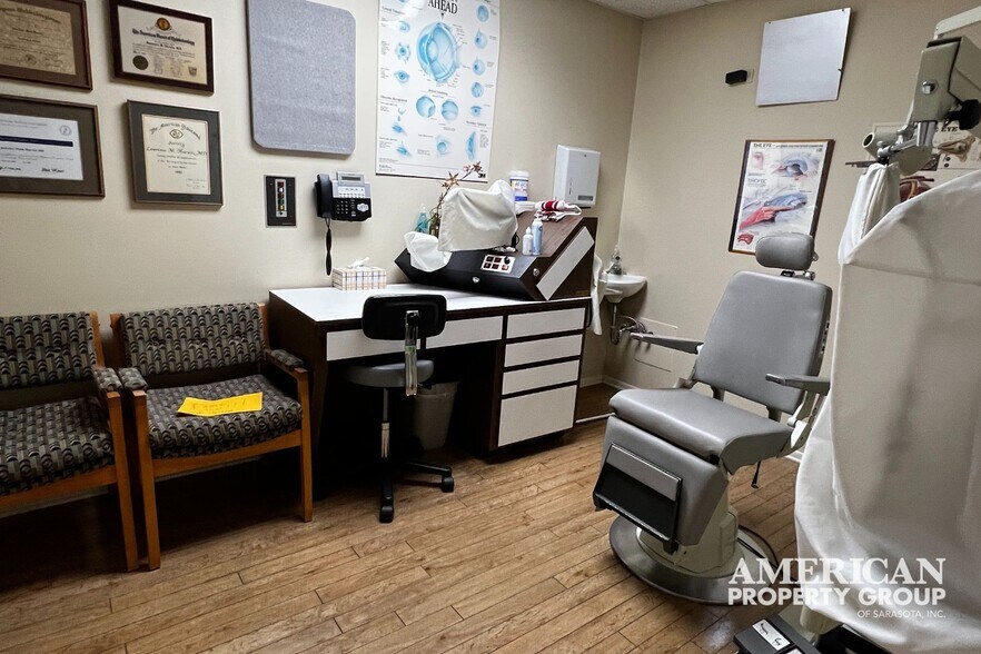More Photos Of 3920 Bee Ridge Rd, Sarasota Medical For Sale