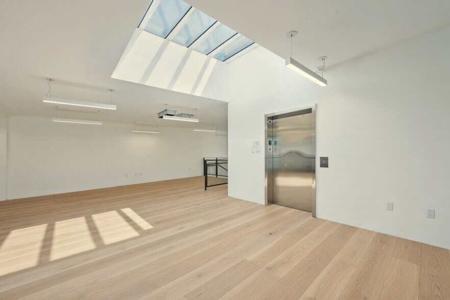 More Photos Of 940 N Highland Ave, Los Angeles Loft Creative Space For Lease