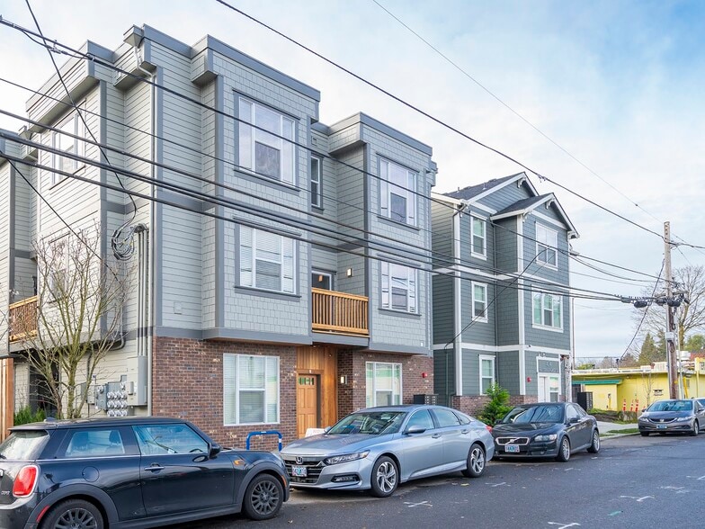 Primary Photo Of 436 NE Stafford St, Portland Apartments For Sale