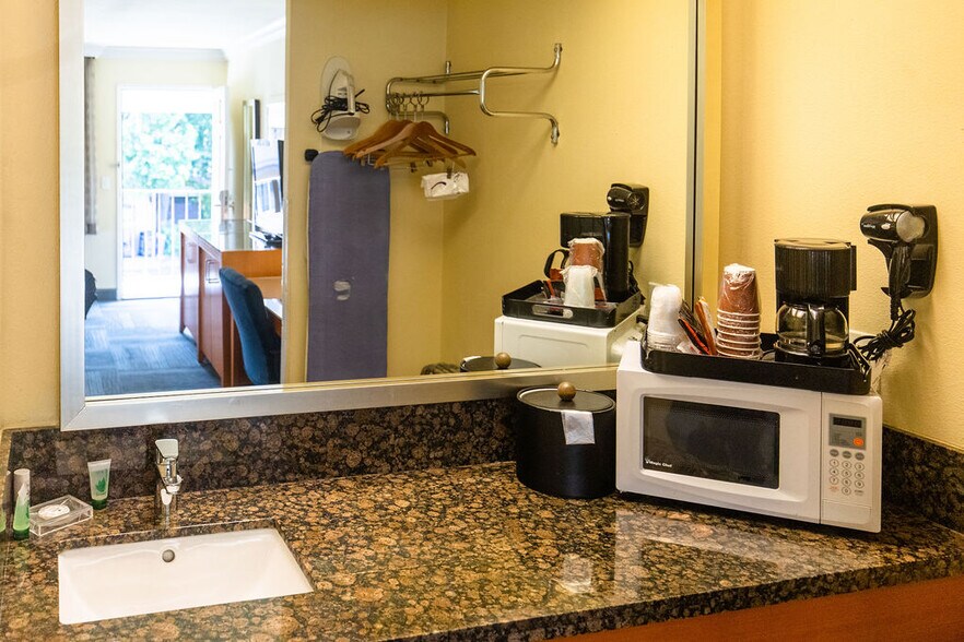 More Photos Of 1895 Monterey St, San Luis Obispo Hospitality For Sale