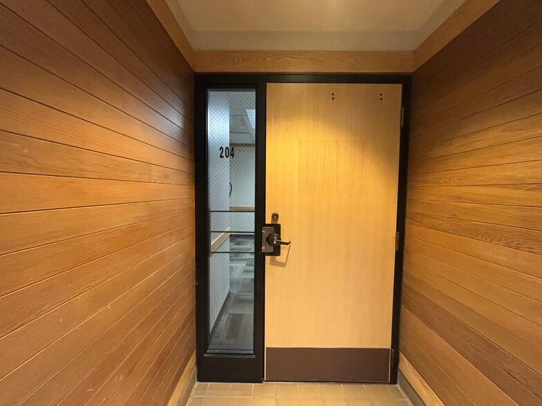 More Photos Of 3900 Arctic Blvd, Anchorage Office For Sale